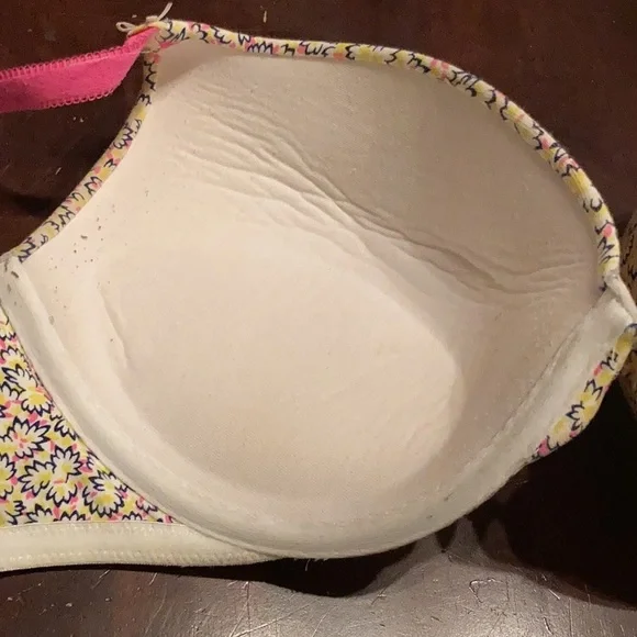 Victoria’s Secret 36d push up - Picture 3 of 6